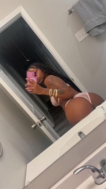 Leya, 23  female escort, Mid Cities